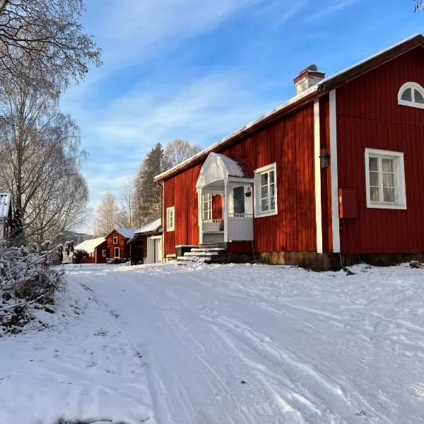 Gammelgården Holidayhouse，位于于斯达尔的酒店