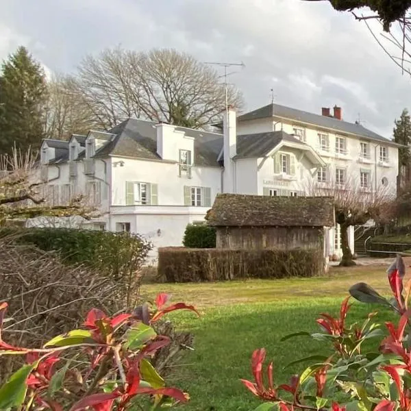 LANOISELEE，位于Saint-Honoré-les-Bains的酒店