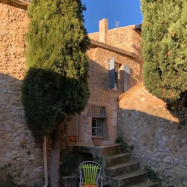 Maison de caractère au coeur de la Provence，位于罗宾鲁伯龙的酒店