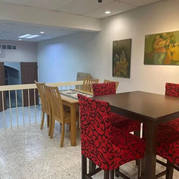 Greenlane 4-bedroom landed home (12 pax)，位于牛汝莪的酒店