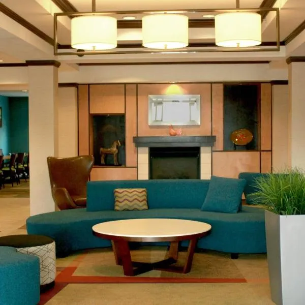 Fairfield Inn & Suites by Marriott Fairmont，位于费尔蒙特的酒店