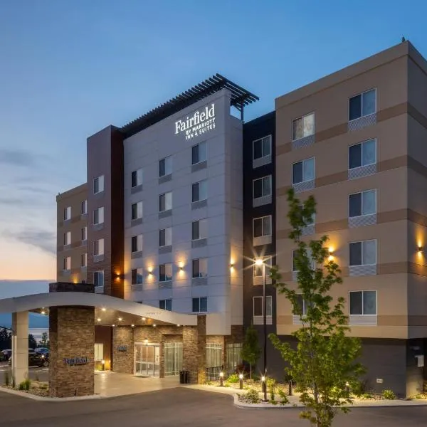 Fairfield Inn & Suites by Marriott Salmon Arm，位于Tappen的酒店