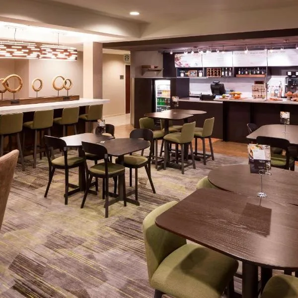 Courtyard by Marriott Pensacola，位于Goulding的酒店