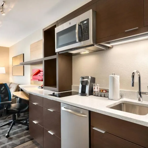 TownePlace Suites by Marriott Milwaukee Grafton，位于Knellsville的酒店