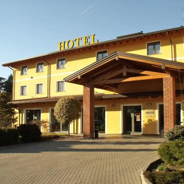 Hotel Del Parco，位于Ozzero的酒店