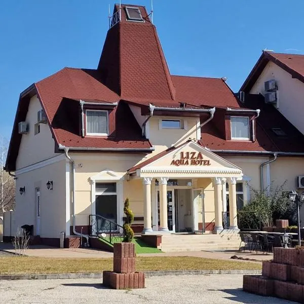 Liza Aqua & Conference Hotel，位于Csemő的酒店