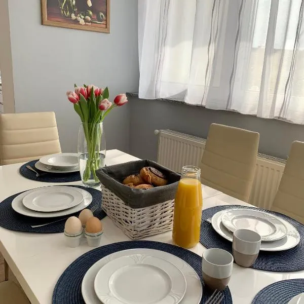 Modern two bedroom flat with balcony，位于伦蒂的酒店