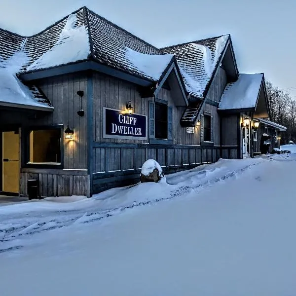 苏必利尔湖悬崖居民酒店，位于卢森的酒店