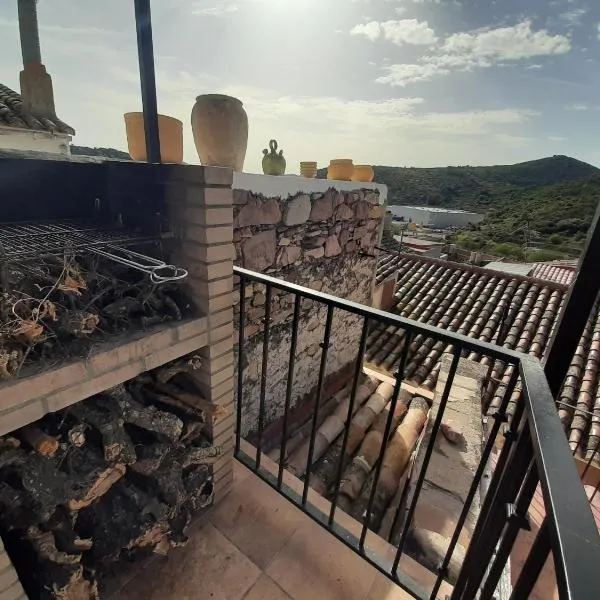 Ático Rural en pareja, amigos o familia a la montaña "EL COLMENAR"，位于Algar de Palancia的酒店