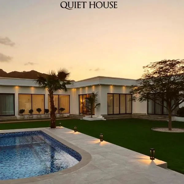 Quiet House villa，位于Qūr的酒店