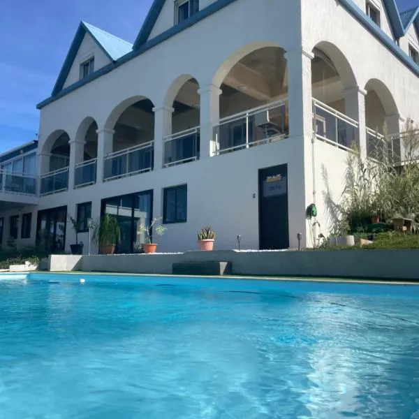 Villa Blue Lodge，位于圣路易斯的酒店