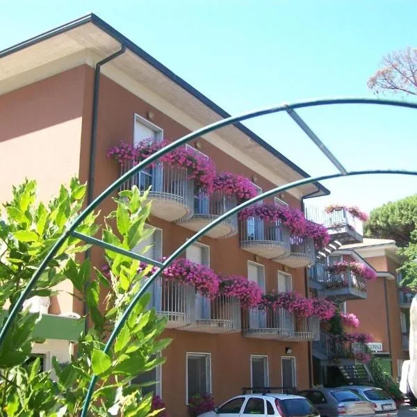 Hotel Nazionale，位于Borghetto Primo的酒店