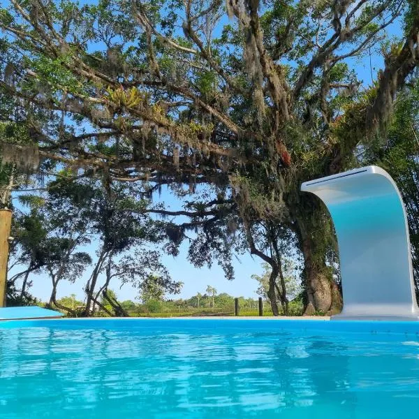 Sítio com piscina Hidromassagem com acesso ao Rio Mampituba，位于帕苏迪托雷斯的酒店