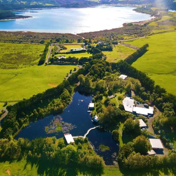 The Lakes - Kai Iwi Lakes Exclusive Retreat，位于Kaihu的酒店