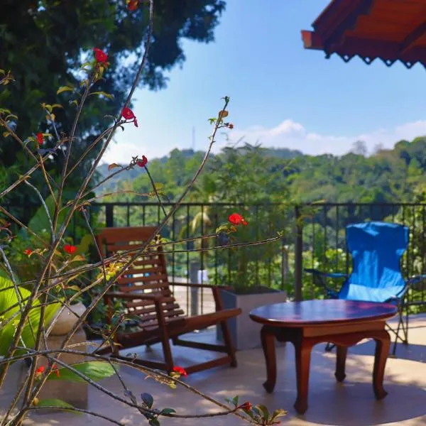 Hideaway Homestay kandy，位于Haloluwa的酒店