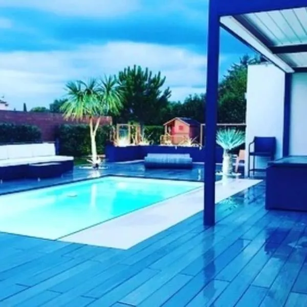 Maison de vacances contemporaine avec piscine，位于弗代纳的酒店