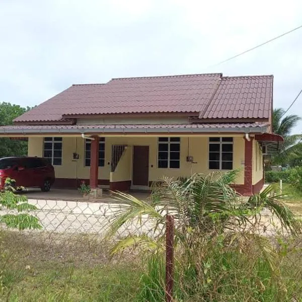 Mufeed Homestay，位于Kampong Wakaf Tengah的酒店