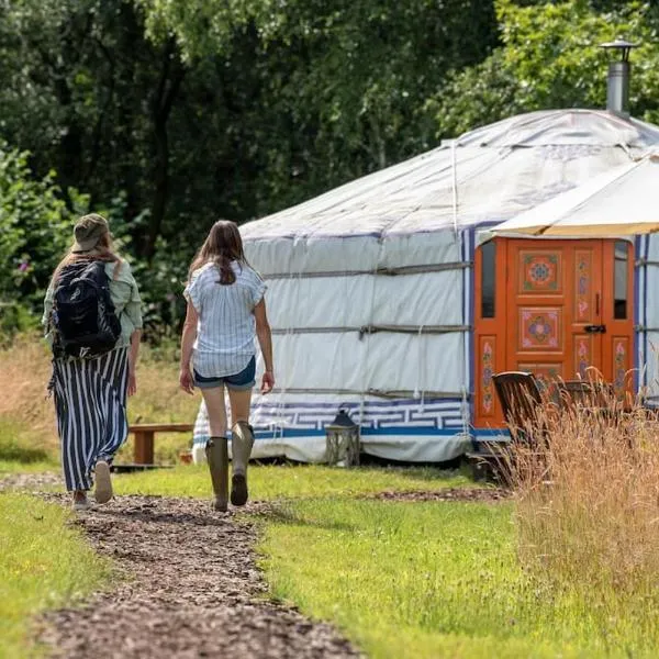 Gilfach Gower Farm Luxury Yurt with Hot Tub，位于尼思的酒店