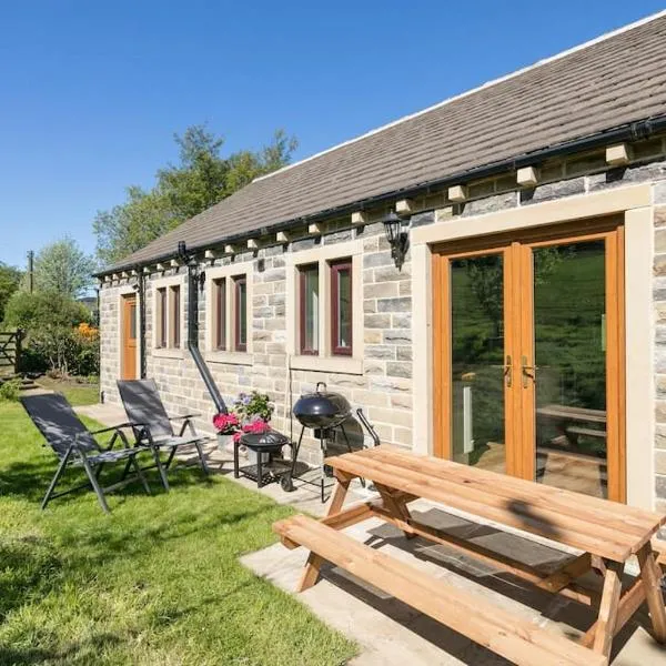 NEW BARN CONVERSION WITH PRIVATE HOT TUB，位于哈利法克斯的酒店