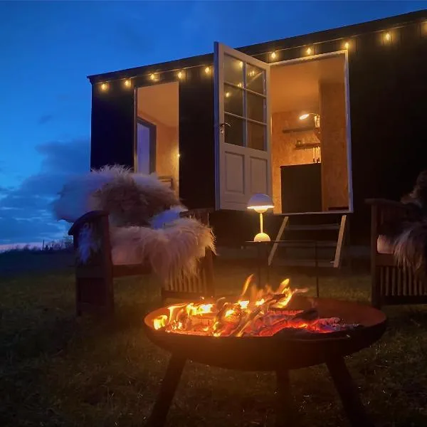 Cozy Tiny House on a farm，位于Kisserup的酒店