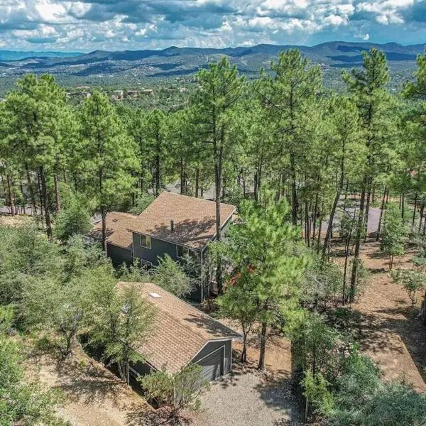 Mountain Cabin Retreat in the Pines，位于普雷斯科特的酒店