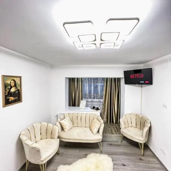 Golden Mountain Flat- ADULTS ONLY，位于彼得罗沙尼的酒店