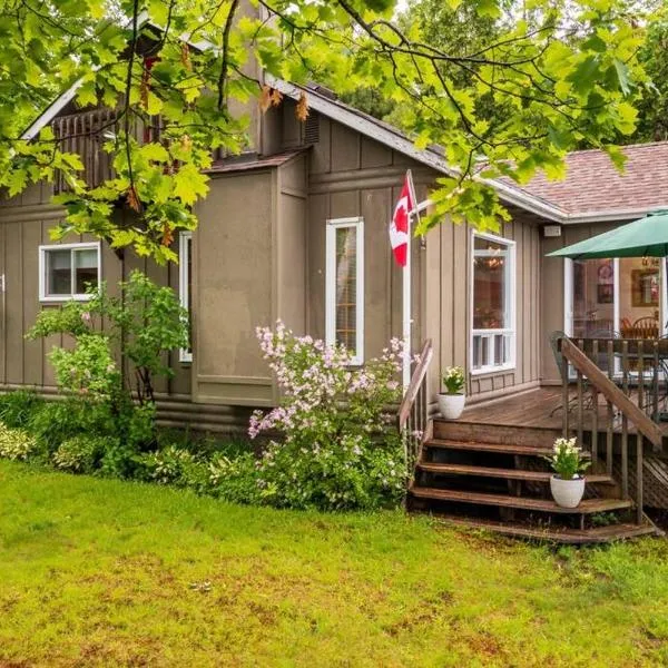 Bear Essentials Hideaway，位于亨茨维尔的酒店