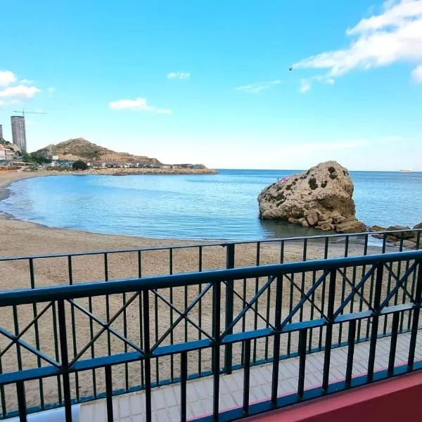 New beachfront duplex - sleeps up to 4，位于直布罗陀的酒店