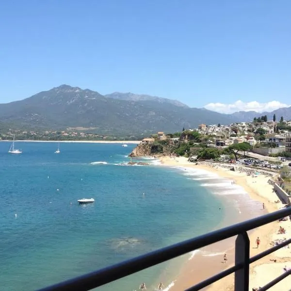 SUPERBE APPARTEMENT SUR PLAGE VUE PARADISIAQUE PIEDS DANS L'EAU，位于普罗普里亚诺的酒店