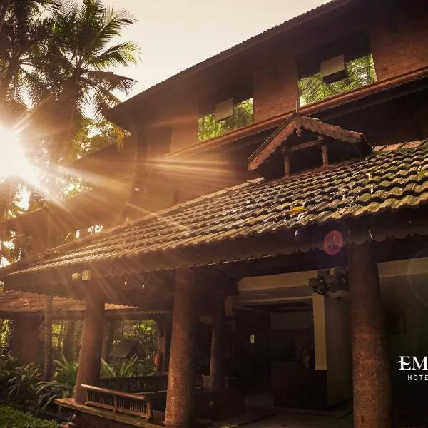 Emarald Resort，位于Pulamanthole的酒店