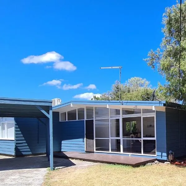 Beach Cottage. 100m to the beach 9minutes to Hot Springs. Pet Friendly，位于Capel Sound的酒店