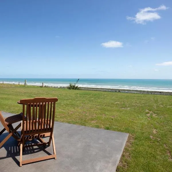 Views over Tasman, New luxury boutique studio overlooking the Tasman Sea，位于Camerons的酒店