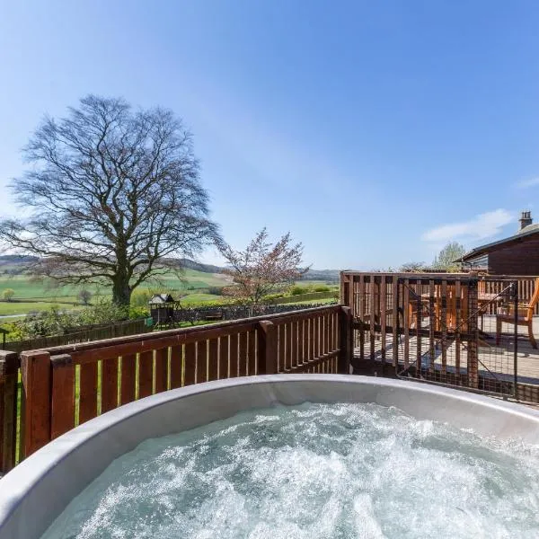 Douglas Fir Lodge with Hot tub，位于库珀的酒店