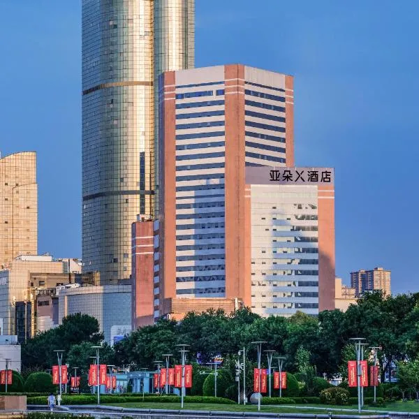 济南泉城广场亚朵X酒店,位于济南的酒店