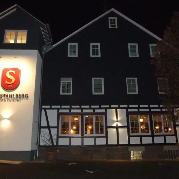 Der Stahlberg Hotel & Restaurant，位于Brachthausen的酒店