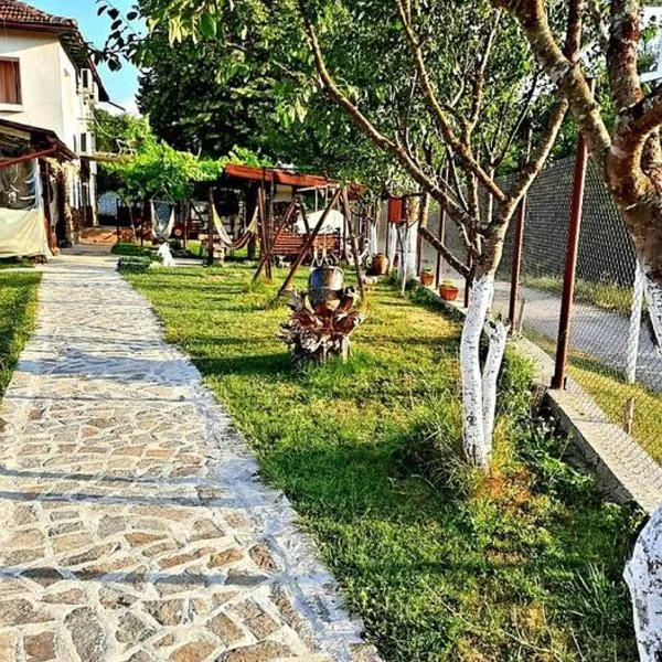 Guest House By The River，位于Stevrek的酒店
