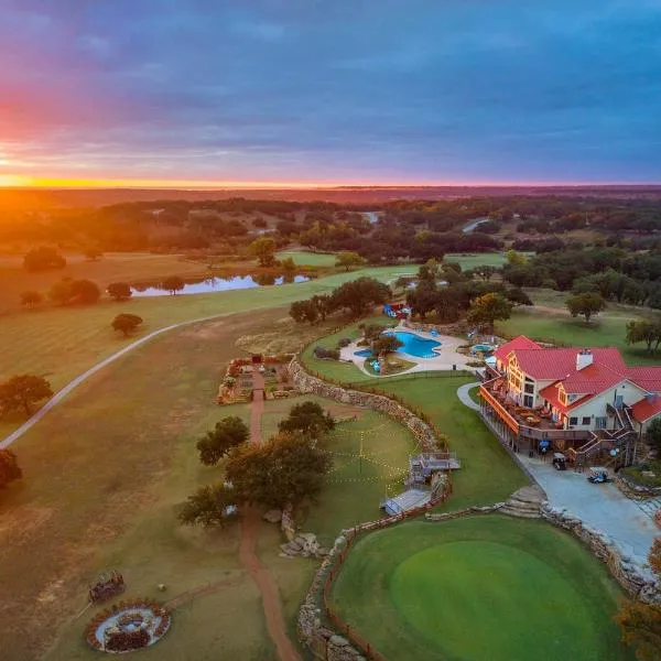 The Hideout Golf Club & Resort，位于Lake Brownwood的酒店