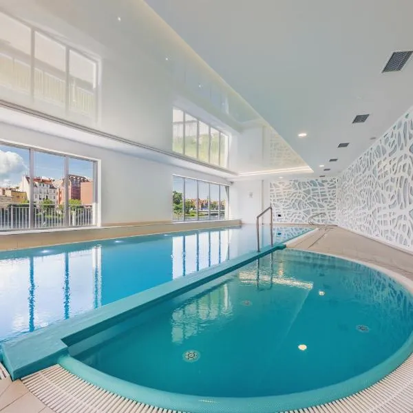 Apartamenty Sun & Snow Waterlane Island z basenem，位于格但斯克的酒店
