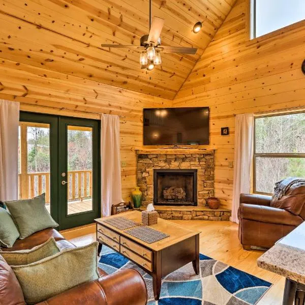 Cozy Mtn Cabin Spacious Deck and Forest Views!，位于墨菲的酒店