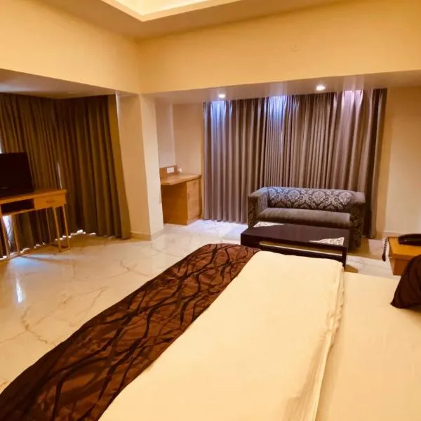 Hotel Amar Palace，位于Rājpura的酒店