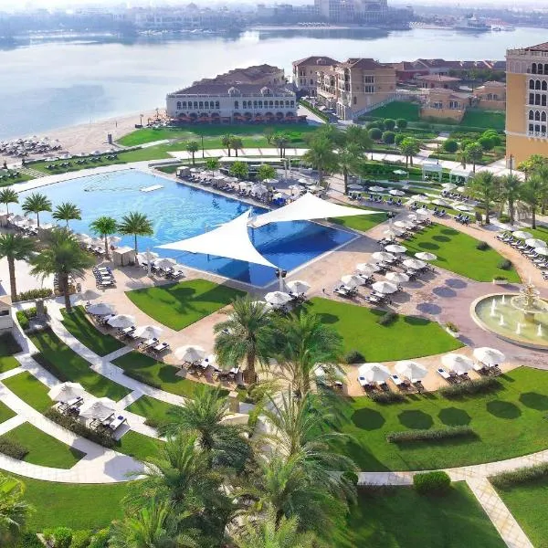 阿布扎比（大运河）丽思卡尔顿酒店，位于Al Qurayyah的酒店