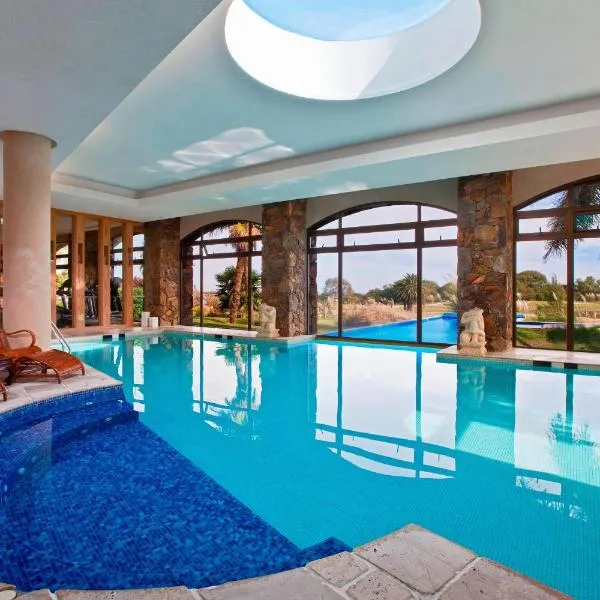 Sheraton Colonia Golf & Spa Resort，位于科洛尼亚-德尔萨克拉门托的酒店