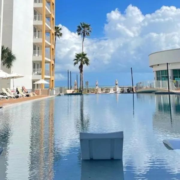 Peninsula Island Resort & Spa - Beachfront Property at South Padre Island，位于南帕诸岛的酒店