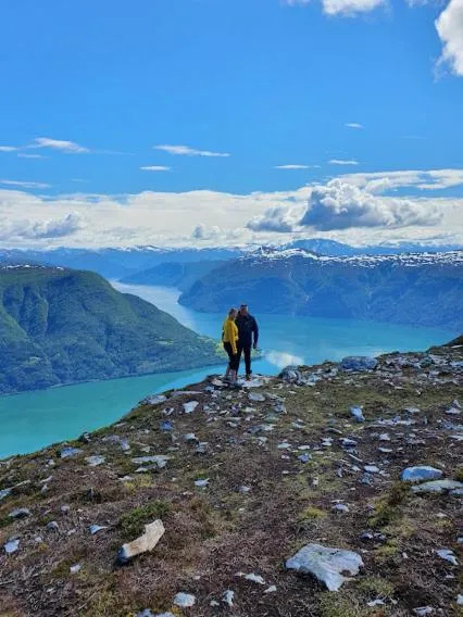 Molden 2-fjellutsikt og jacuzzi tilgang.，位于Luster的酒店