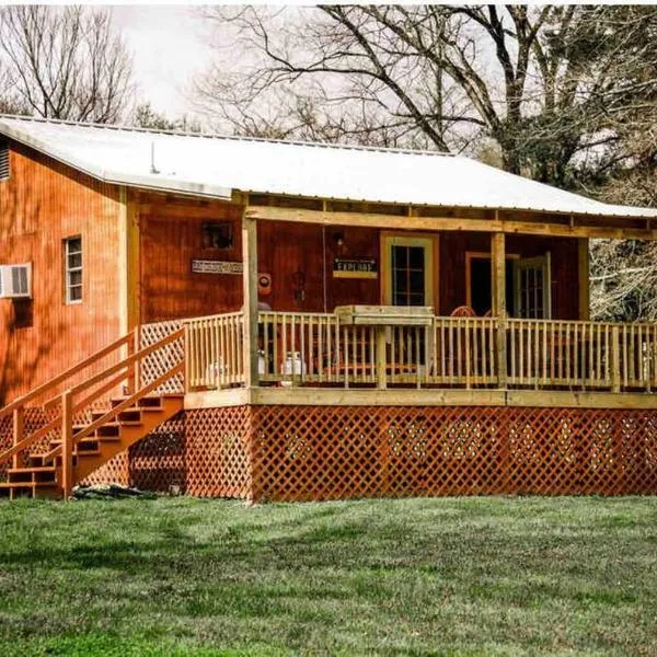 Caddo Cabin on Collier Creek，位于Norman的酒店