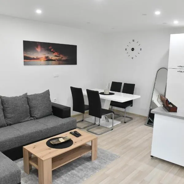 Apartman Lucia，位于贾科沃的酒店