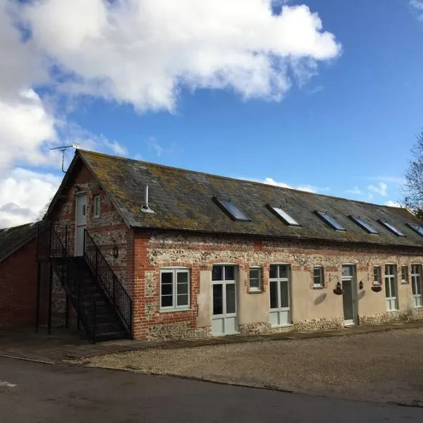 Scotland Lodge Farm, Stonehenge，位于Tilshead的酒店