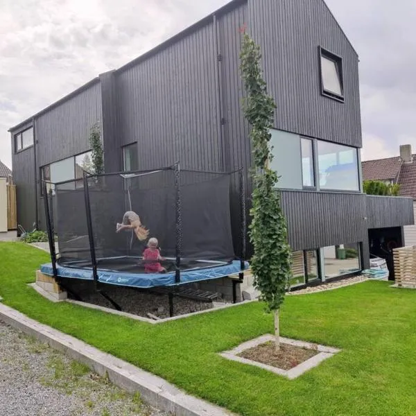 Modern and comfortable apartment in attractive neighborhood，位于斯塔万格的酒店