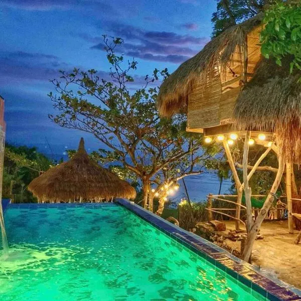 Tree House by the Ocean ( for 2 guests)，位于Calatagan的酒店