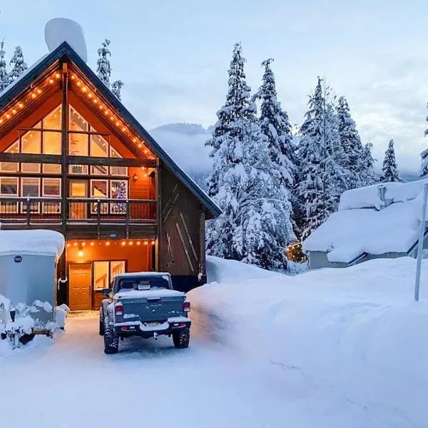 Walk-In Skiing/Tubing Across at Summit East，位于Snoqualmie Pass的酒店